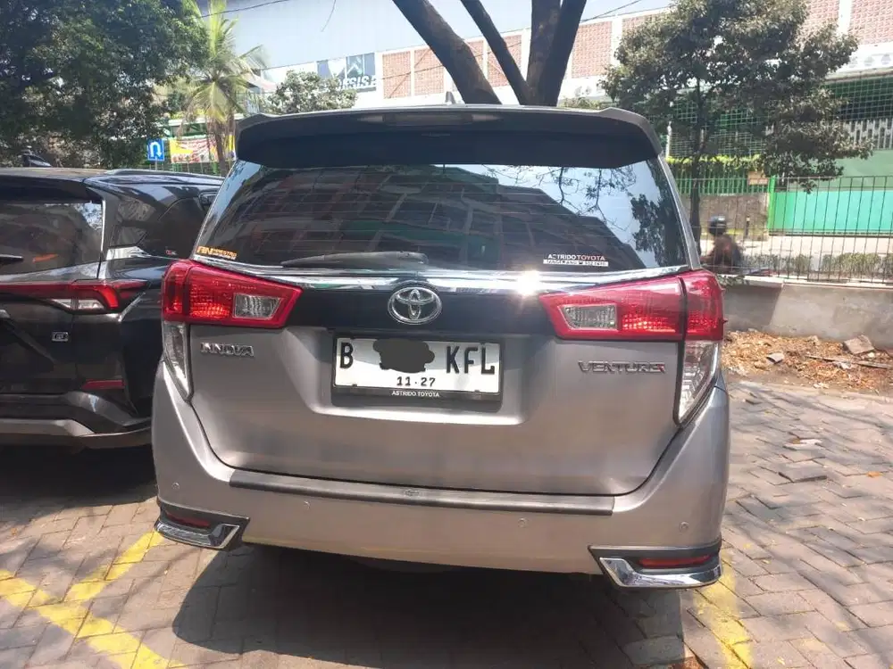 JUAL INNOVA REBORN VENTURER 2,4G MATIC DIESEL