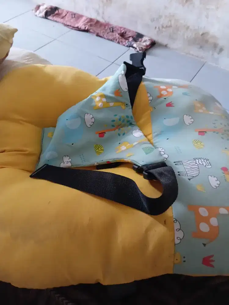 tempat duduk bayi usia menimal 1 bulan