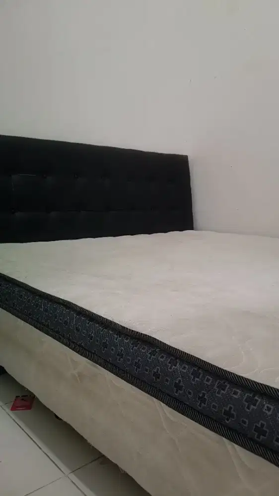 Springbed include divan dan sandaran