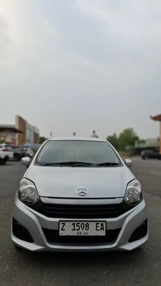 Daihatsu ayla type M tahun 2018 silver
