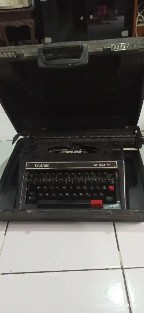 mesin ketik brother hitam lawasan vintage jadul