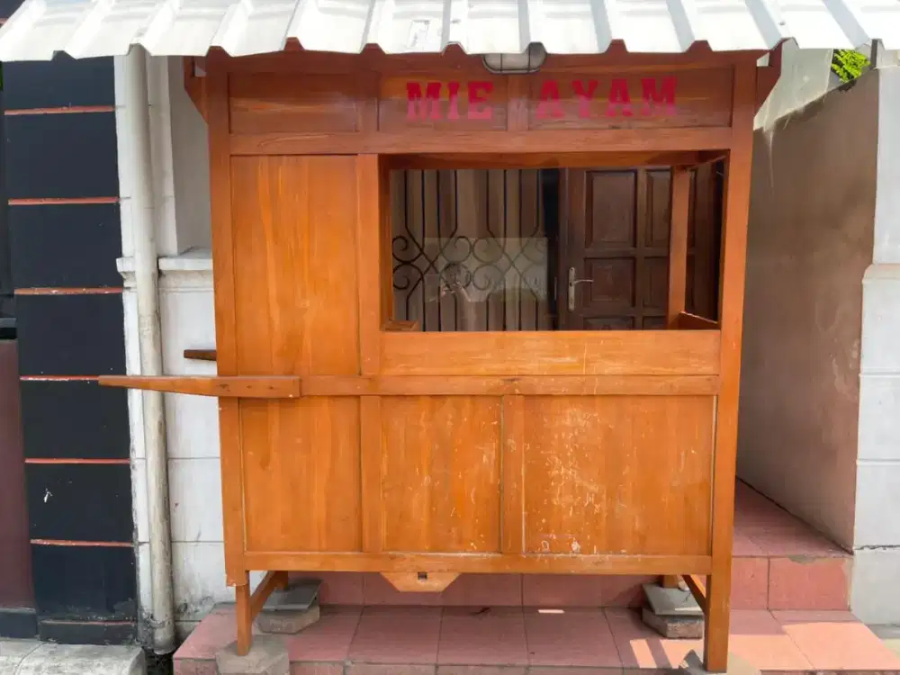 Gerobak dan peralatan jualan mie ayam