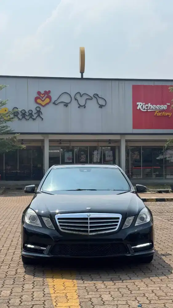 Mercedes benz e250 amg line very good condition