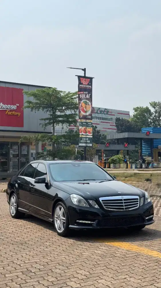 Mercedes benz e250 amg line very good condition