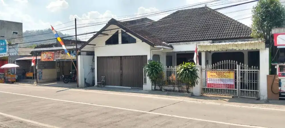 DIJUAL CEPAT: Rumah Strategis Pinggir Jalan Raya Bayat Klaten