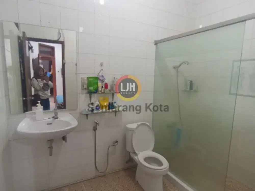 Dijual Rumah Bagus Strategis dan Luas di Ngesrep Semarang