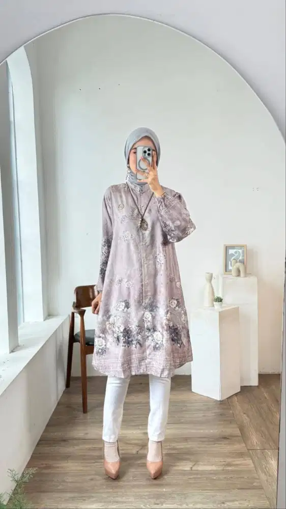 DICARI HOST LIVE WANITA BERPENGALAMAN