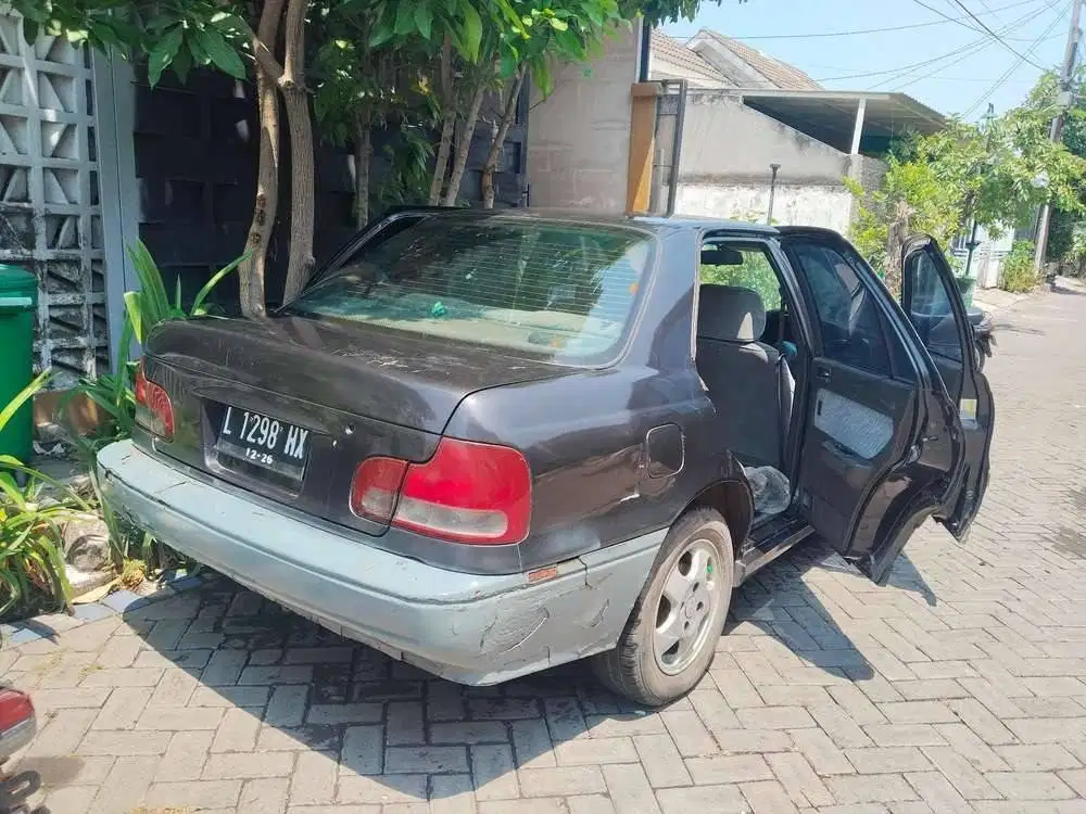 Hyundai Elantra 1996 Bensin