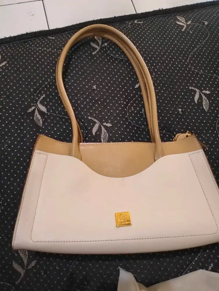 Shoulder bag les castino