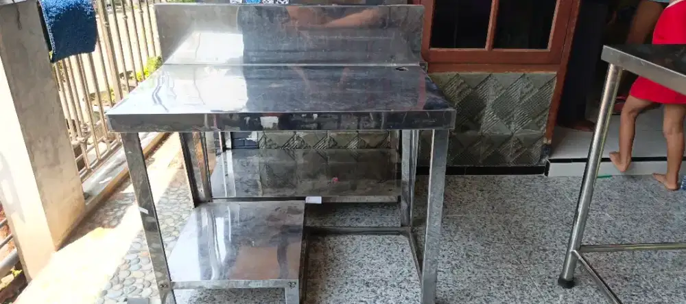 Meja stainles ada 2