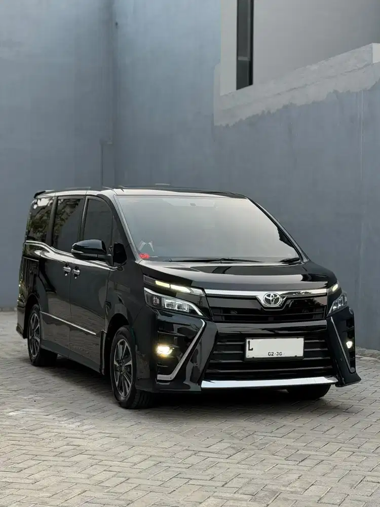 ISTIMEWA ! Toyota Voxy 2.0 AT 2019 / 2020 Istimewa Siap Pakai