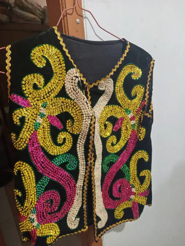 Dijual baju Adat Kalimantan, Harga nego