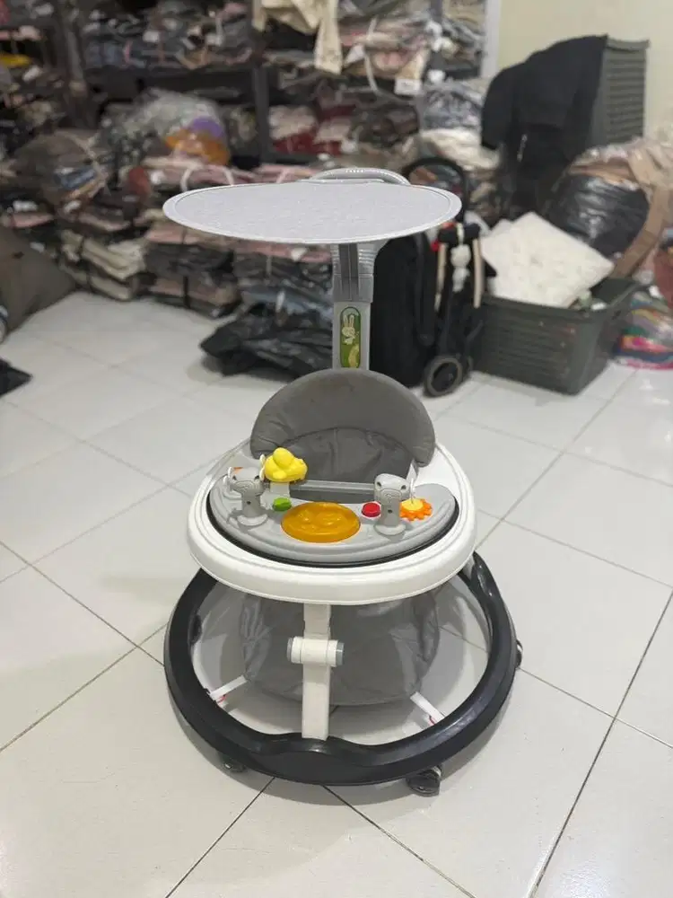 Baby walker / roda alat bantu jalan bayi