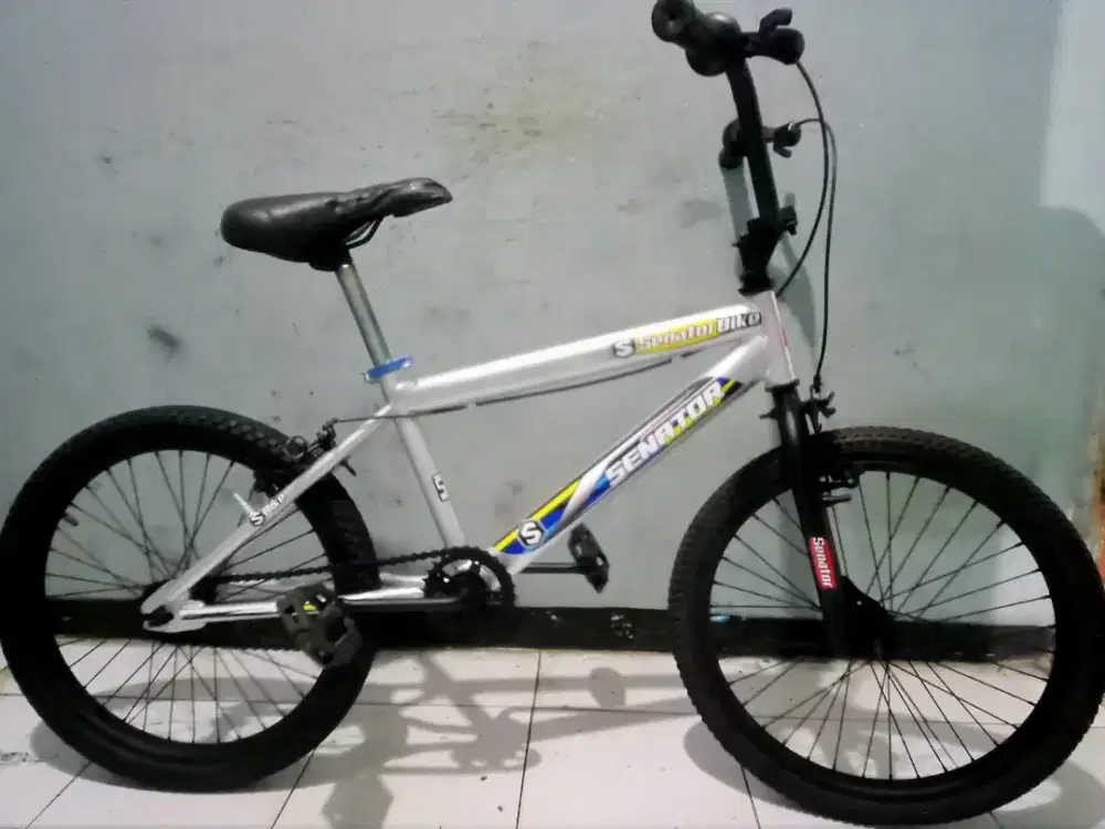 Dijual sepeda BMX merk SENATOR ring 20 kondisi masih bagus kker normal