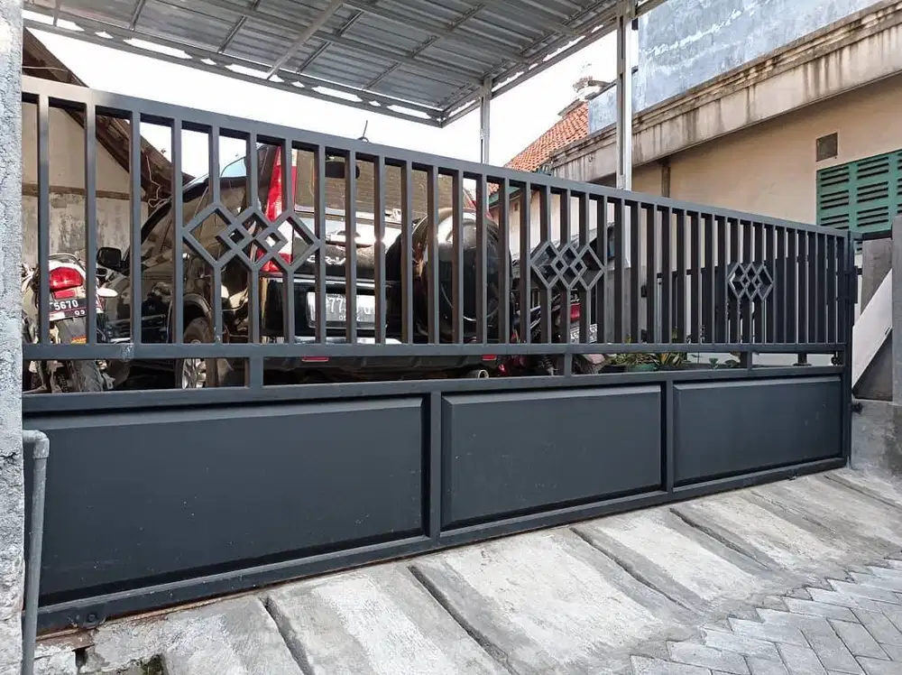 Pintu pagar rumah minimalis kombinasi plat