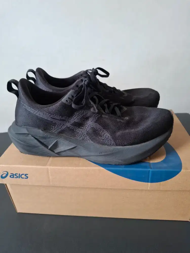 ASICS Novablast 5