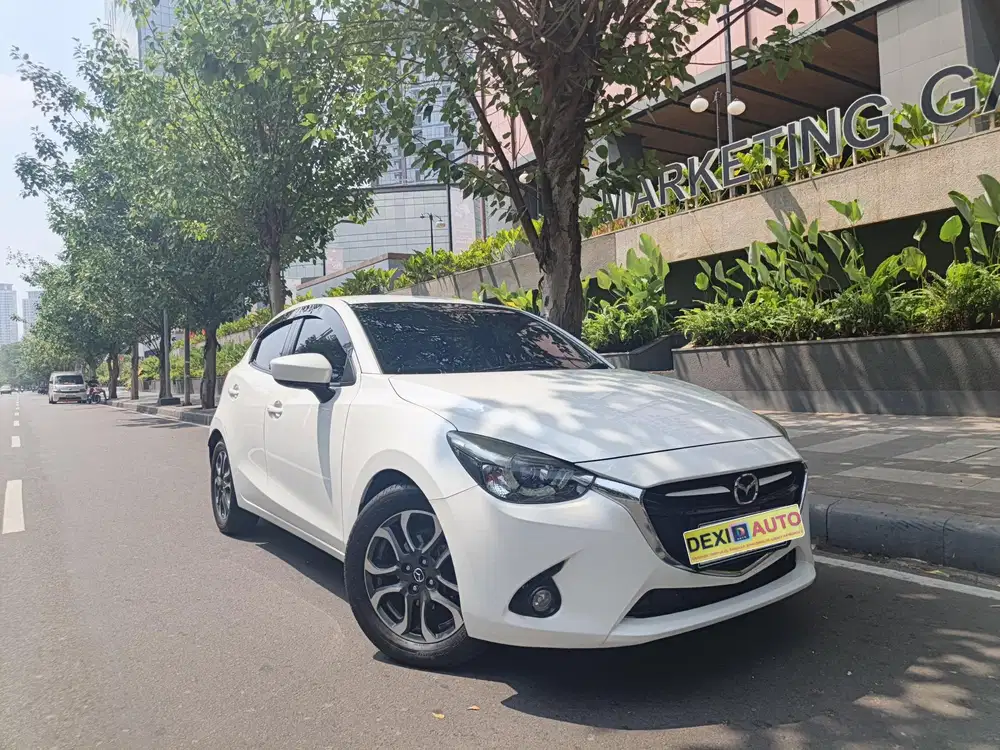 (KM40000)MAZDA 2 R AT SKYACTIVE 2016 NIK 2015 ISTIMEWA KM RENDAH!!