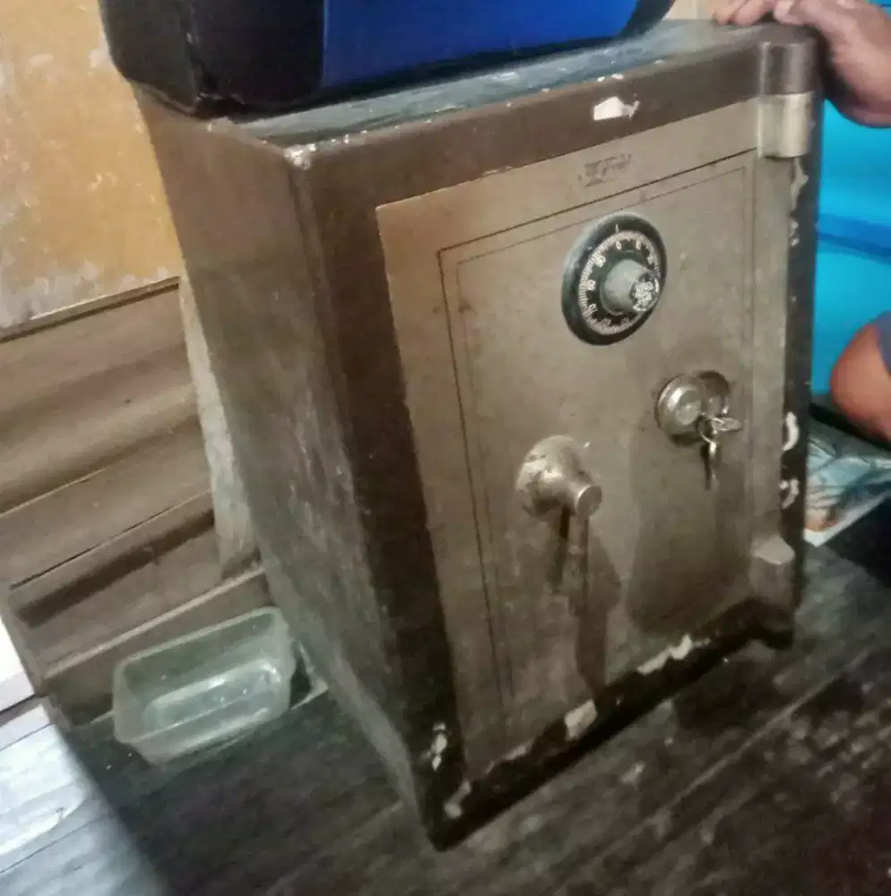 Berangkas Tempat Penyimpanan