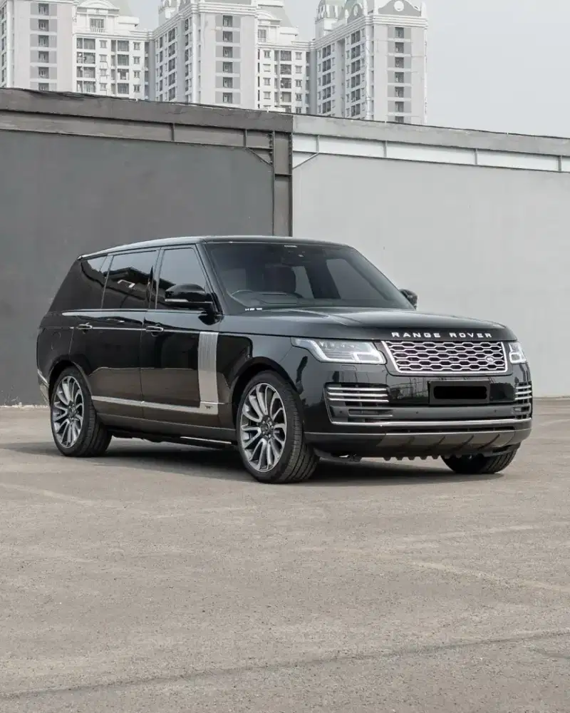 RANGE ROVER VOGUE 3.0 AUTOBIOGRAPHY LWB Full Option Black On Chili Red