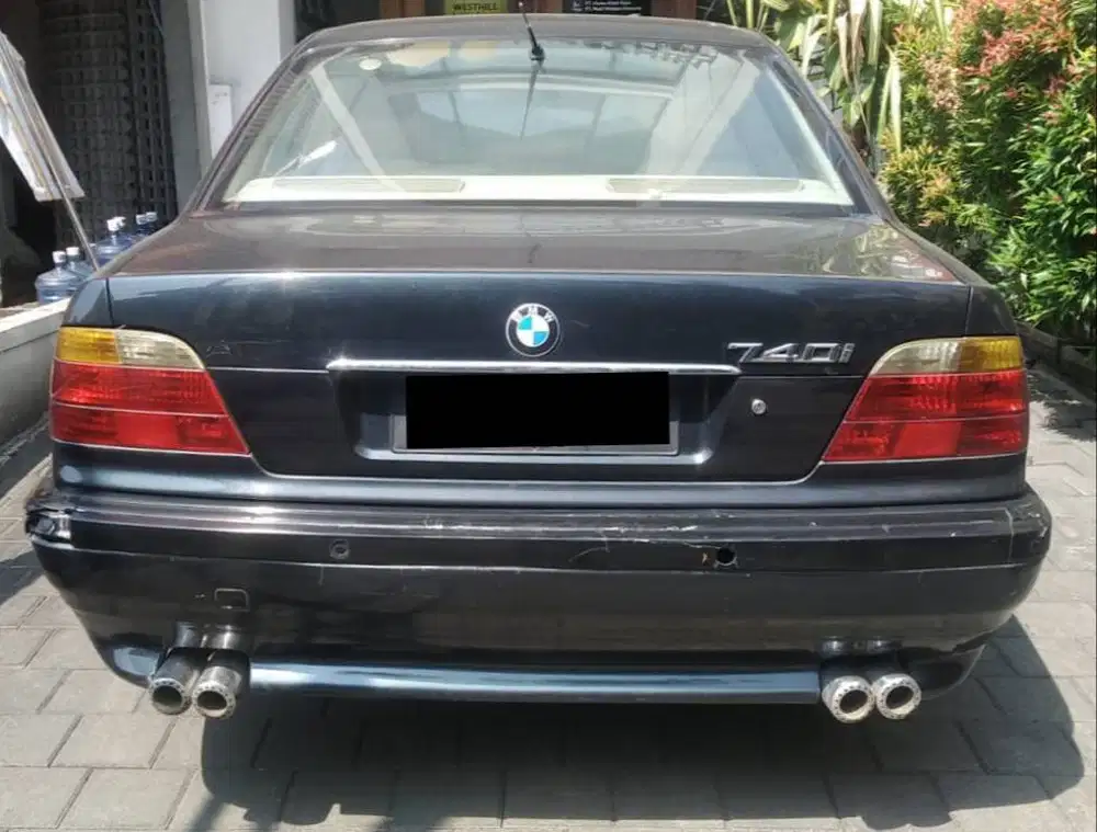 BMW 740i tahun 1994