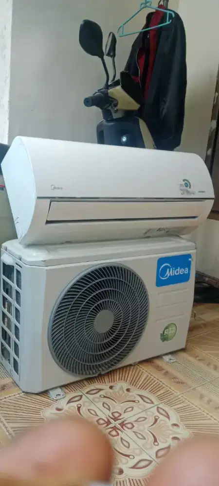 Jual ac midea 1/2 pk R 32 lowwat 360 watt kondisi 95% ori semua