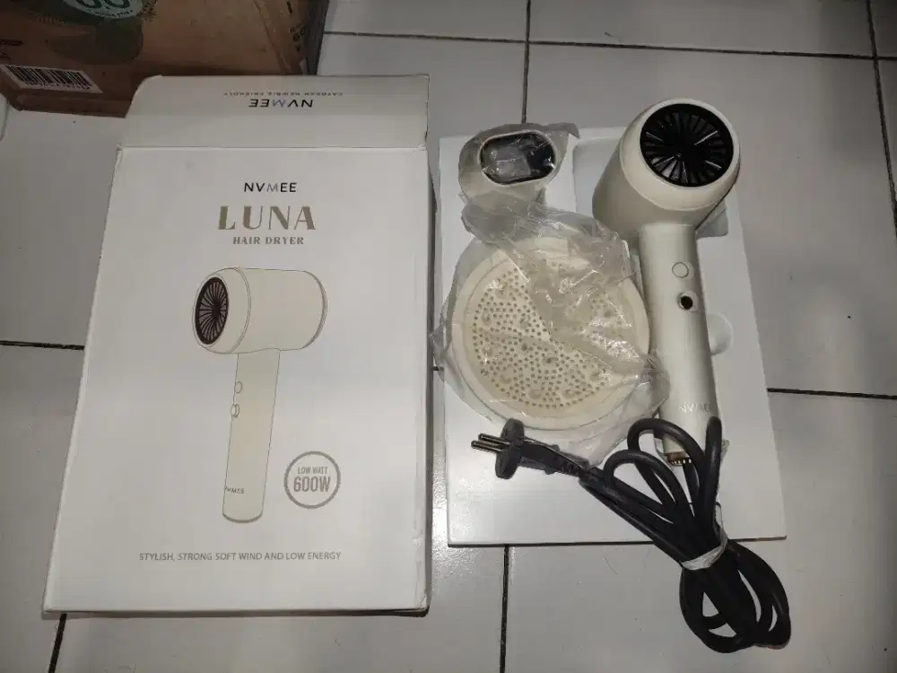 Hair dryer (pengering rambut)