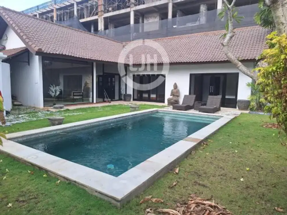 3 Bedroom Villa at Tibubeneng, Canggu, Furnished, Spacious Garden, Walking Distance to Batu Belig Beach