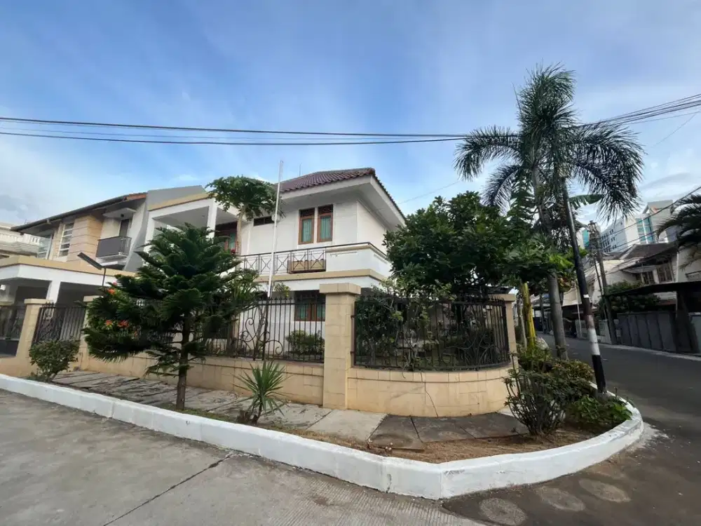 Jual Rumah Bagus Rapih 2 Lantai di Kelapa Gading