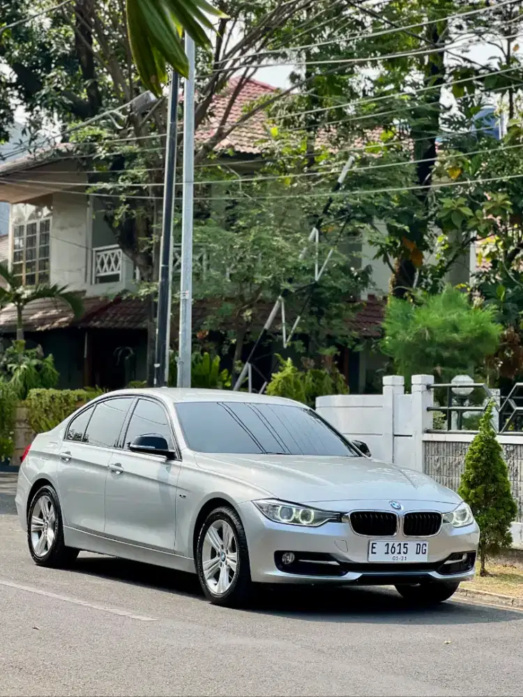 BMW 320i F30 2015 Sport LOW KM !!