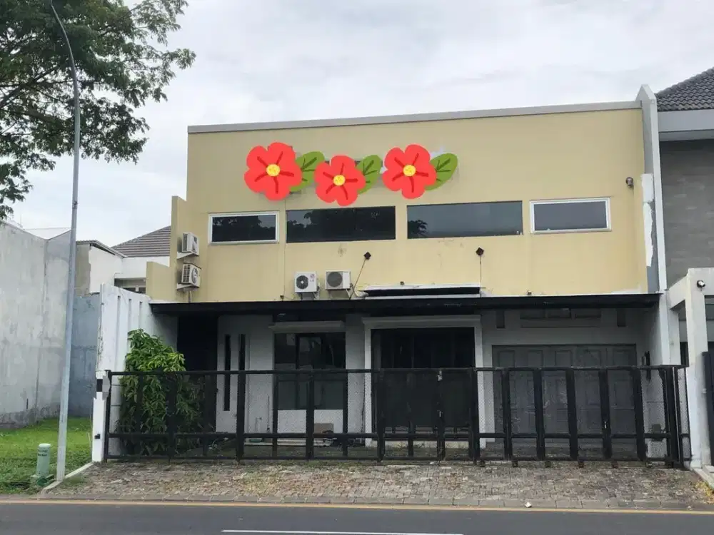 Dijual Rumah Usaha di Raya Woodland Citraland Utama Surabaya Barat Strategis Komersial Area