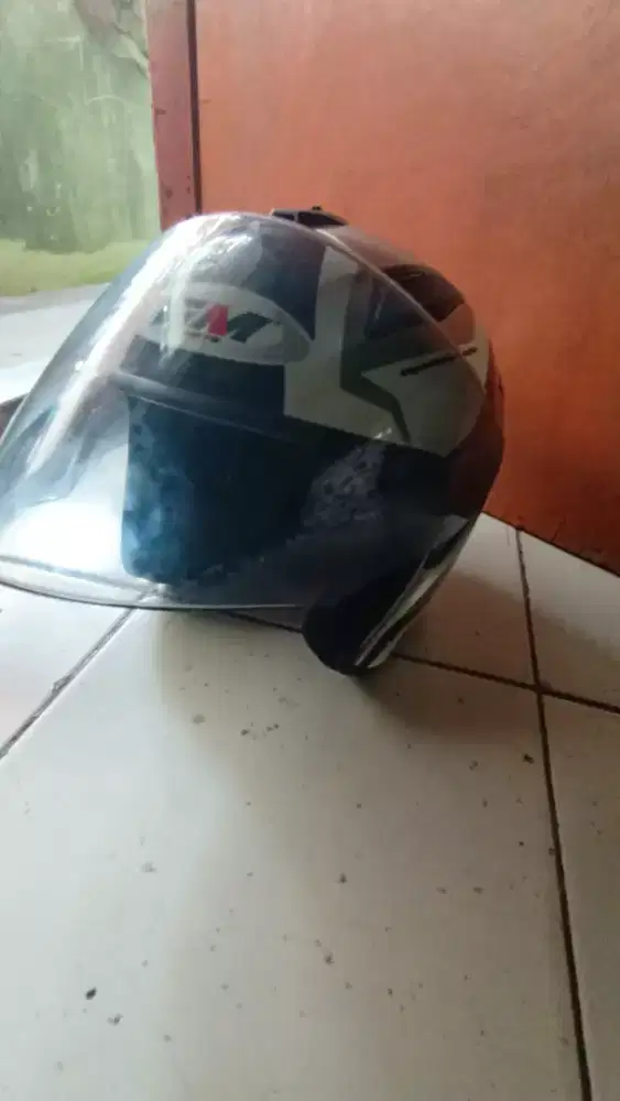 DIJUAL HELM MERK GM