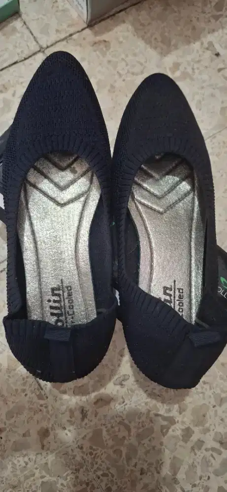 Sepatu sandal wanita