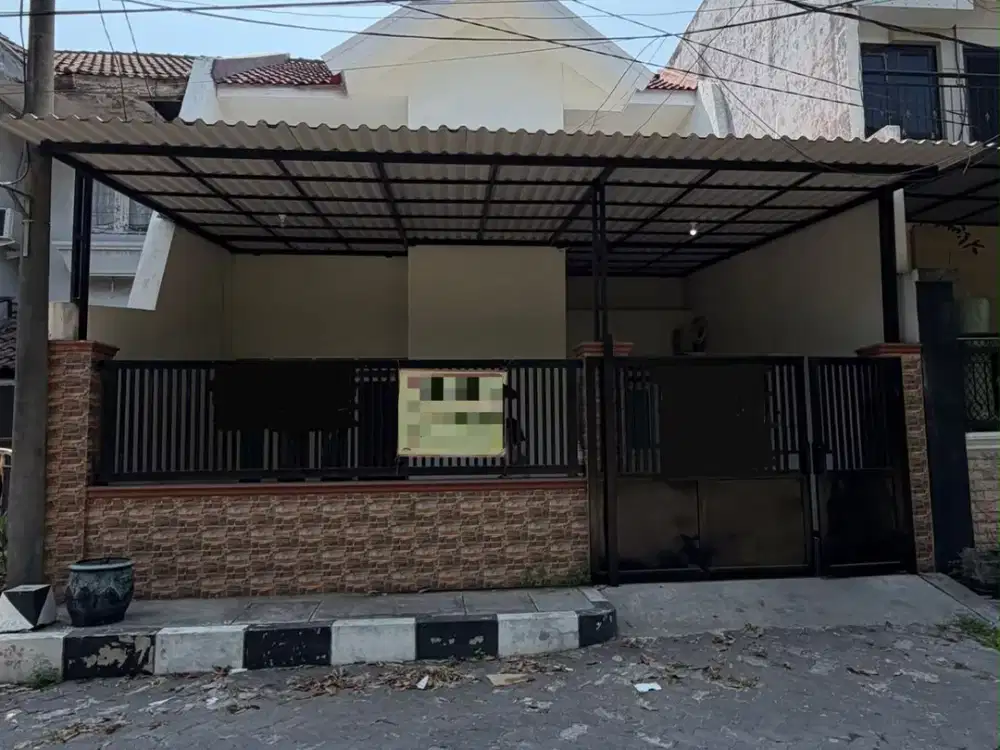 RUMAH DEPAN TAMAN DI RUNGKUT ASRI