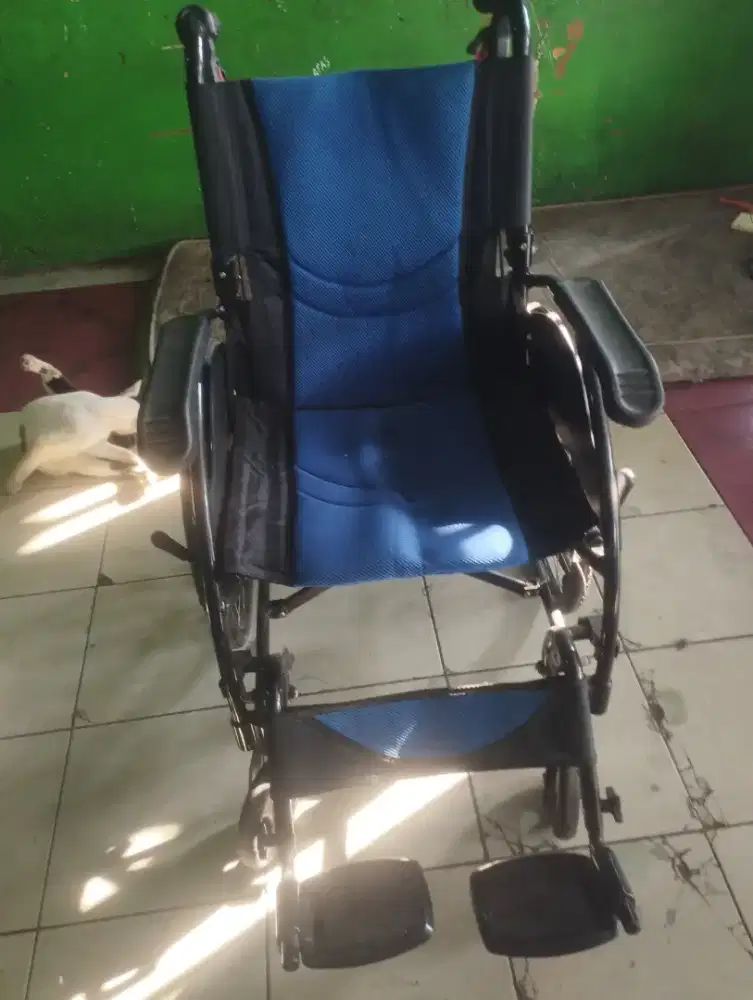 Kursi roda merek avico