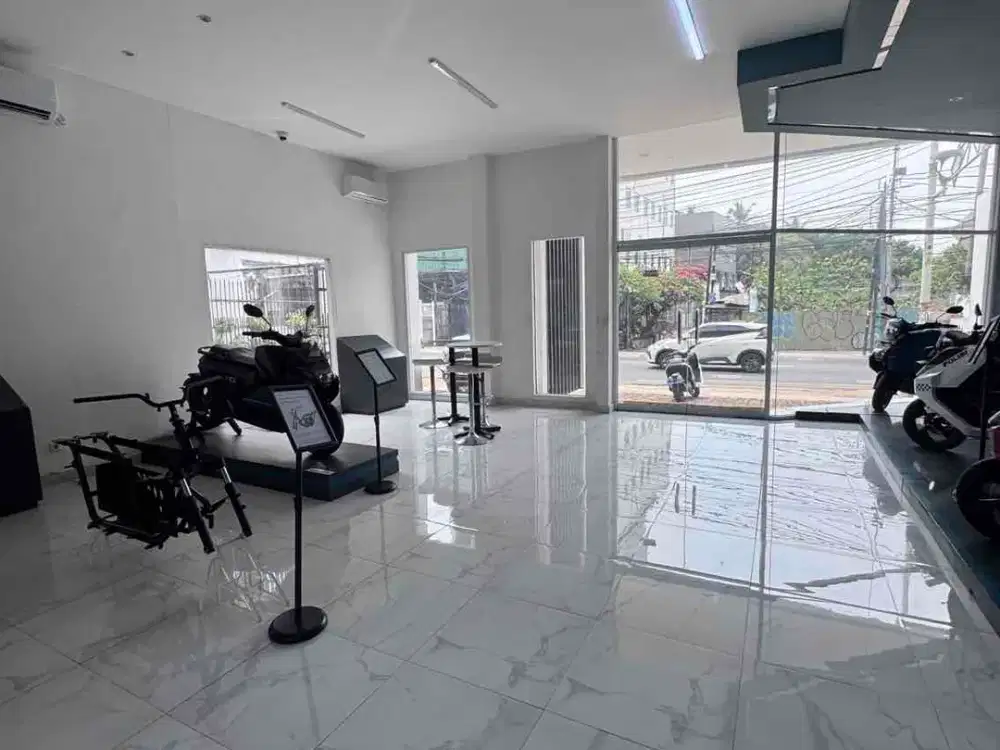 Disewakan ruang usaha luas cocok untuk kantor atau show room