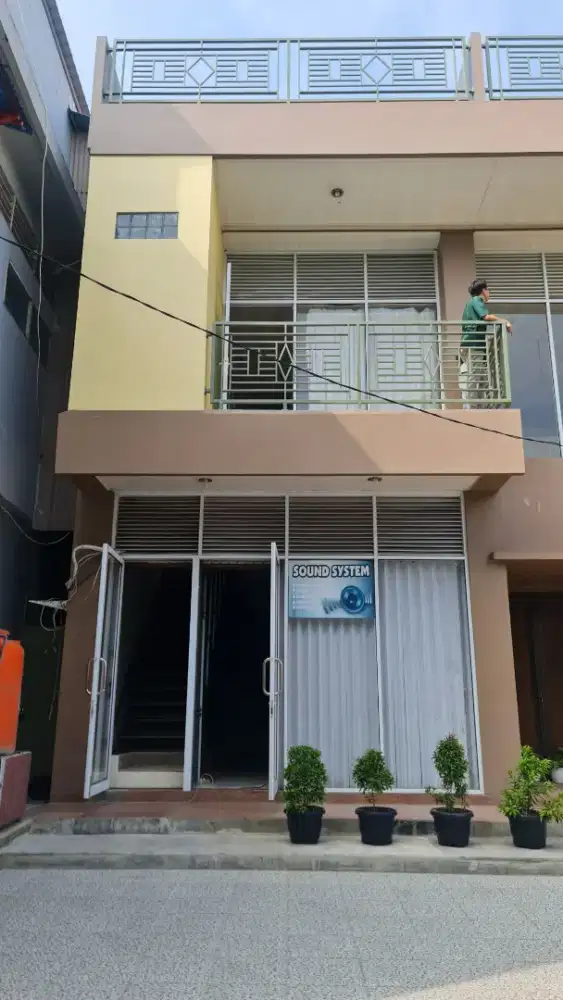 Dikontrakkan ruko bagian atas per 6 bulan untuk tempat tinggal