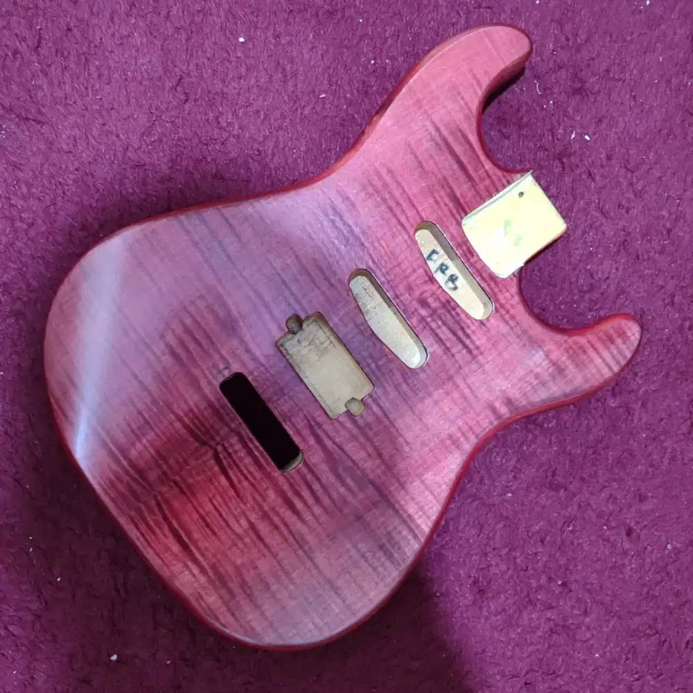 Body gitar strato model stratocaster HSS cakep beli gak jadi rakit