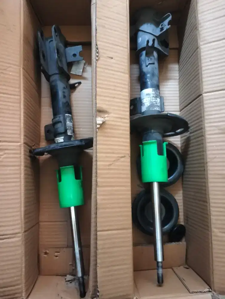 Shockbreaker ertiga depan