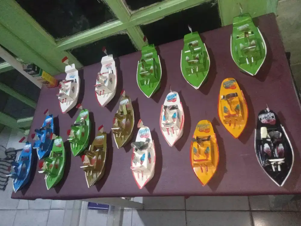 Dijual perahu mainan otok