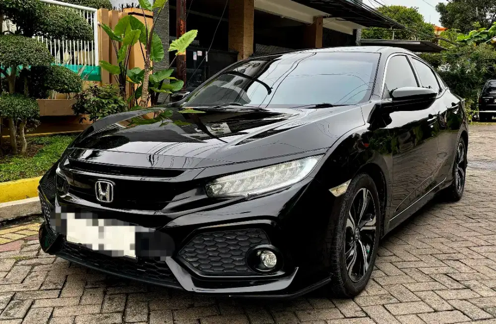 Honda Civic HB 1.5 E CVT (istimewa)
