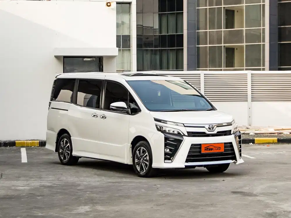 [BERGARANSI] TOYOTA VOXY 2.0 MATIC TAHUN 2018 PUTIH LOW KM GANJIL