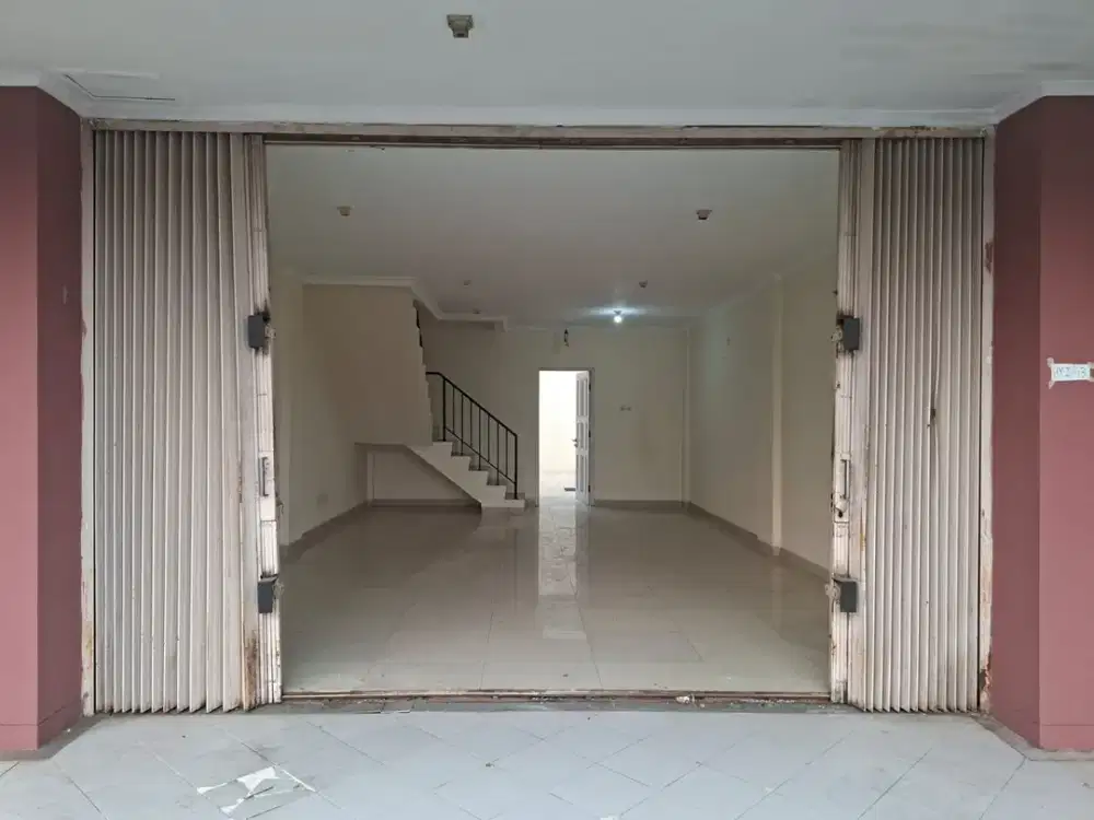DISEWAKAN Ruko 3 Lantai yang Startegis yang Cocok untuk di Jadikan Tempat Usaha di Harapan Indah, Bekasi