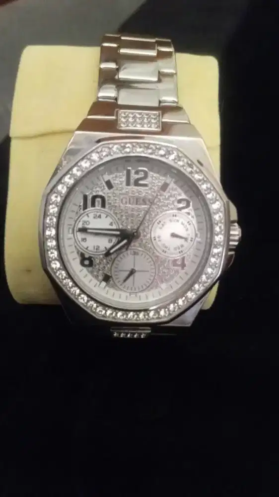 Jam Tanggan GUESS