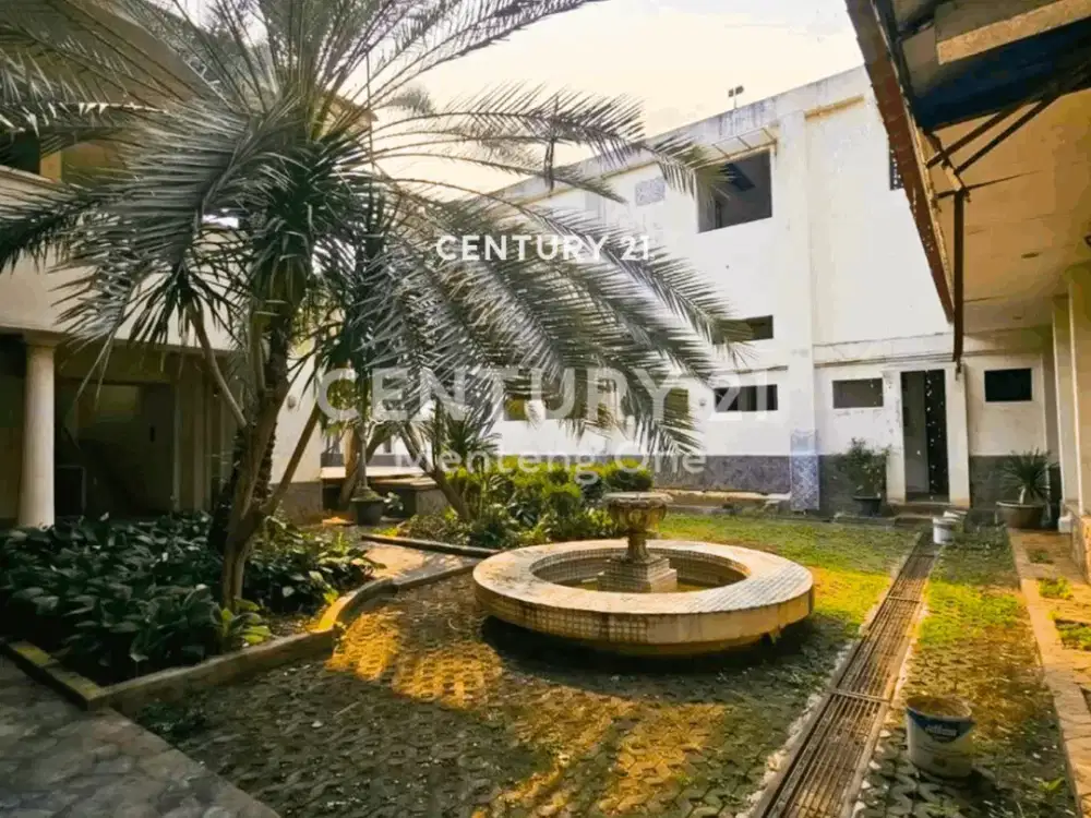 Rumah Tua Bangunan Besar Di Menteng Inti