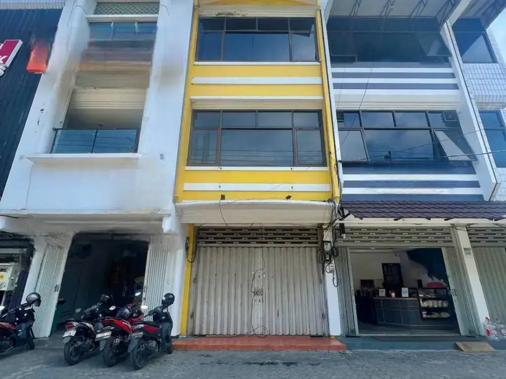 Disewakan ruko 3 lantai jalan raya dharmahusada
