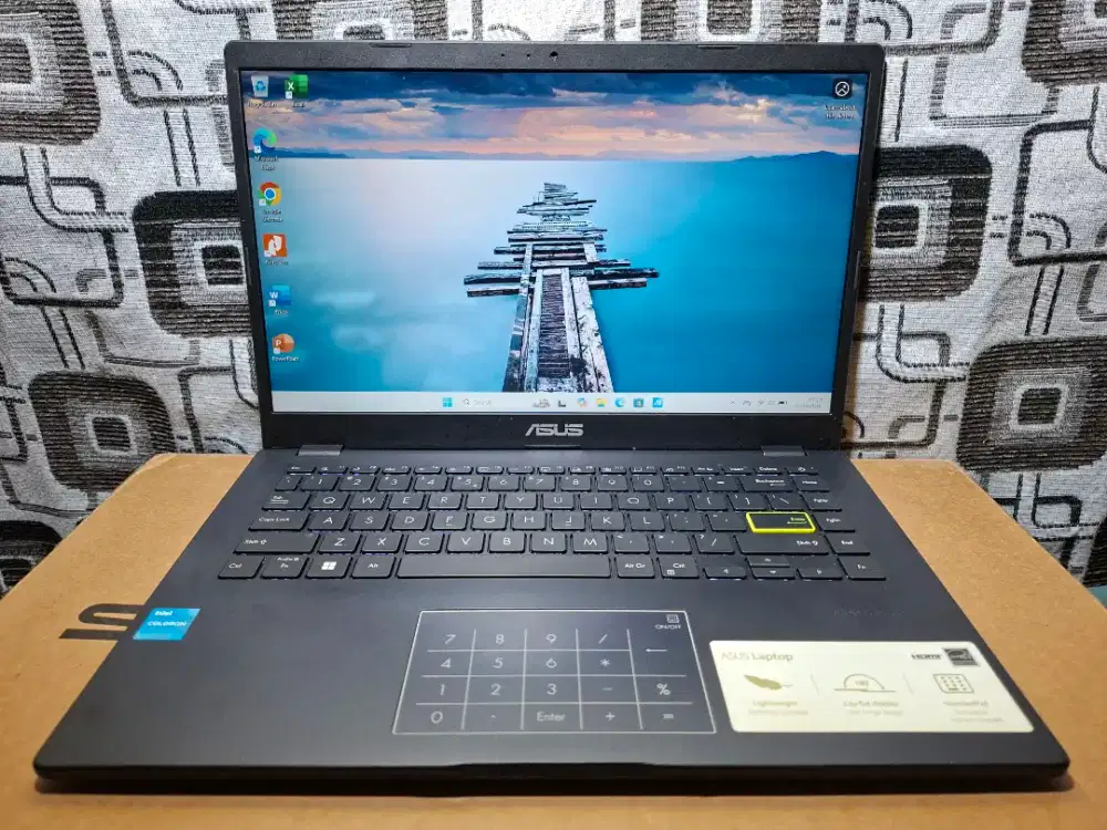 Laptop Asus VivoBook E410KA ram 8gb SSD 512gb keyboard nyala layar FHD