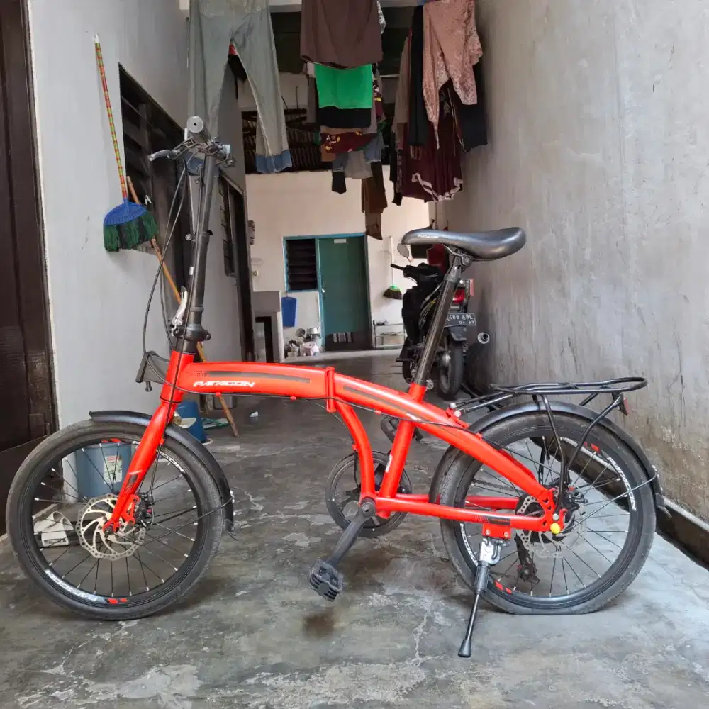 Sepeda lipat paragon warna merah metallic untuk orang dewasa