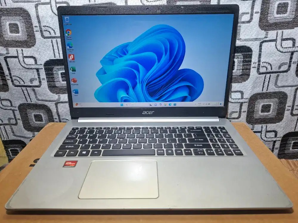 Laptop Acer Ryzen 5 ram 8gb SSD 512gb slim bazelless batre awet
