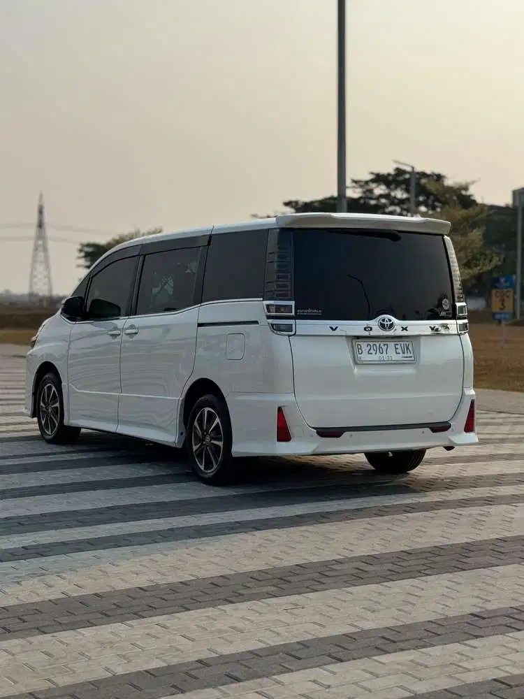 Toyota Voxy 2.0 at matik thn 2020 Bensin