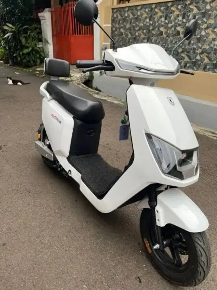Sepedalistrik semi motor listrik